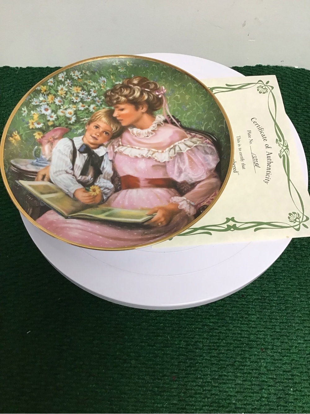 14 Decorative Porcelain Plate with Mother and Child Illustration - Pink